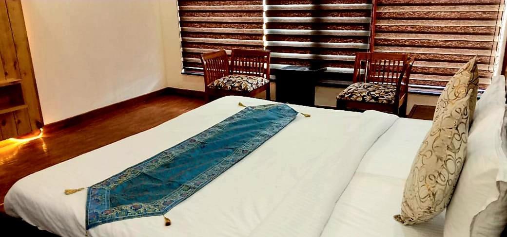 Wildleaf Kasauli Valley Homz Bed & Breakfast Exterior foto